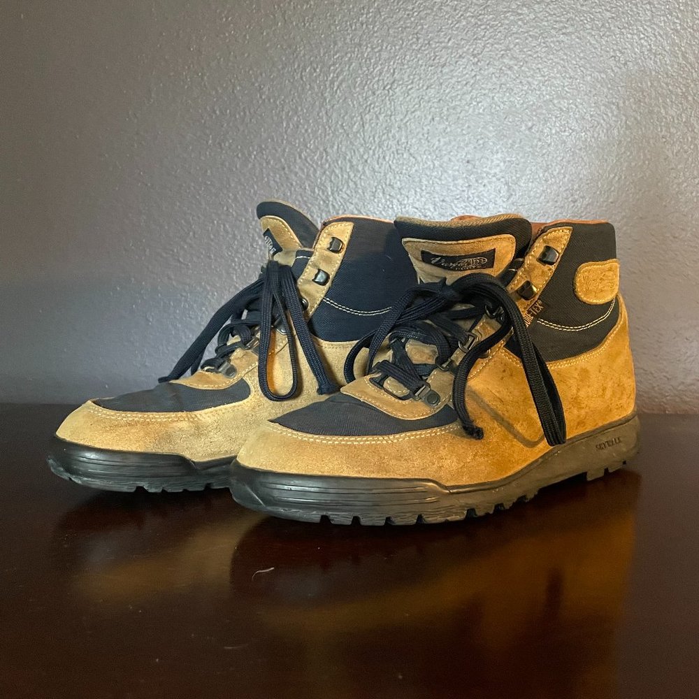 Vasque Men’s Skywalk Gore-Tex Backpacking boots Vintage  - size 11.5